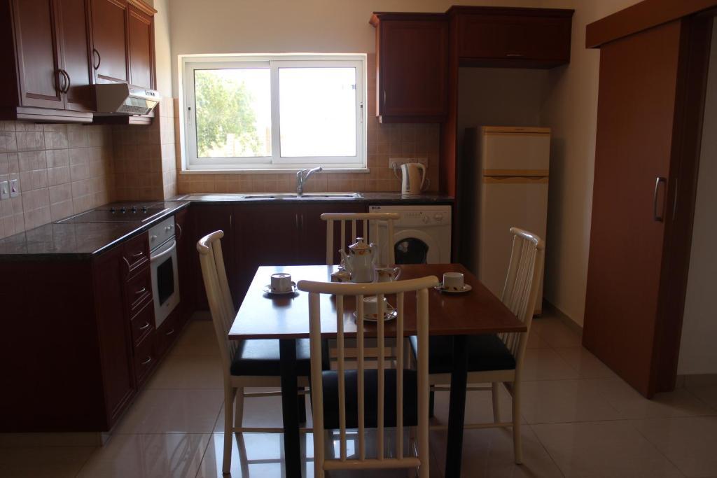 Apartamento Galatia'S Court Paphos Habitación foto