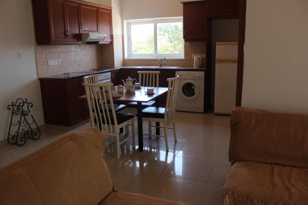 Apartamento Galatia'S Court Paphos Habitación foto